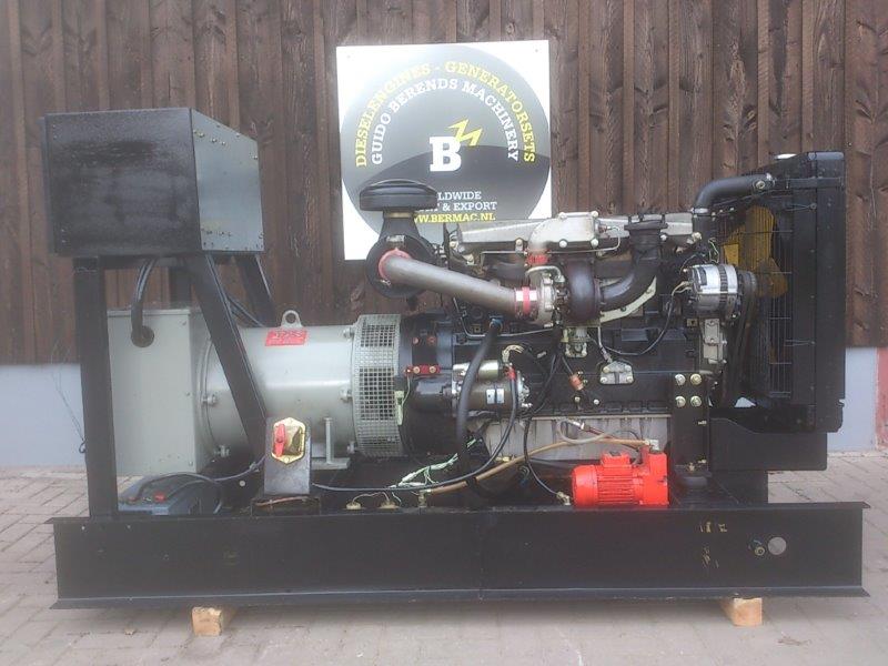 Generatorset
Perkins / Leroy Somer
100 kVA open